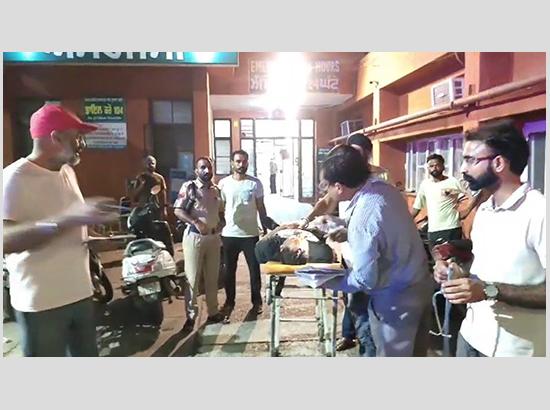 Big Breaking: Alleged Gangster Jaggu Bhagwanpuria’s Mother Injured in Firing; Succumbed To Bullet Injuries, One More Killed ( Watch Video )